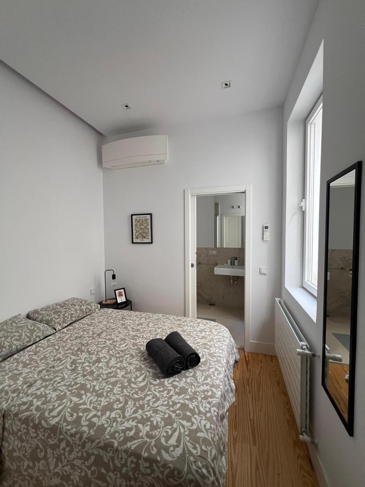 Private Rooms In Magdalena Street Madrid Luaran gambar