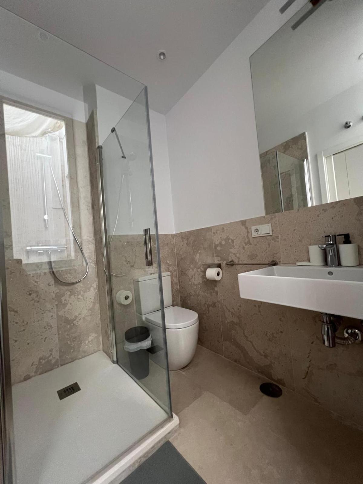 Private Rooms In Magdalena Street Madrid Luaran gambar