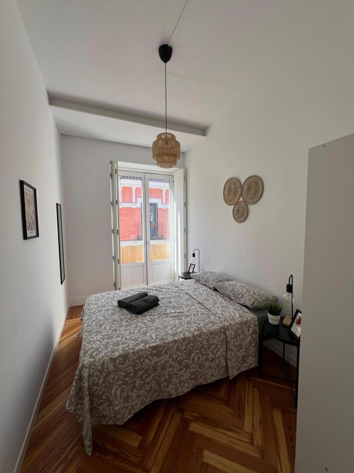 Private Rooms In Magdalena Street Madrid Luaran gambar
